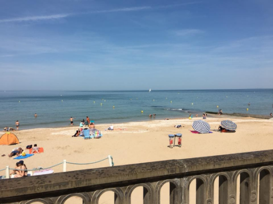 Baignade à Cabourg