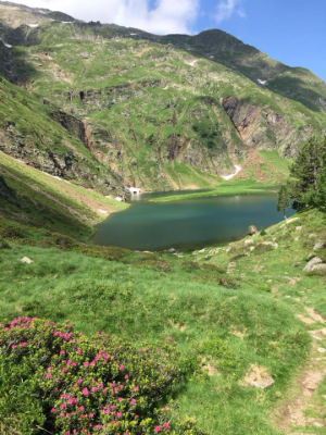 Dénivelé et baignade naturelle (et méritée !) au Lac Vert dans les Pyrénées